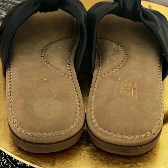 WOMENS CLIFFS FLAT BLACK SANDALS EUC SIZE 7 - Picture 6 of 11